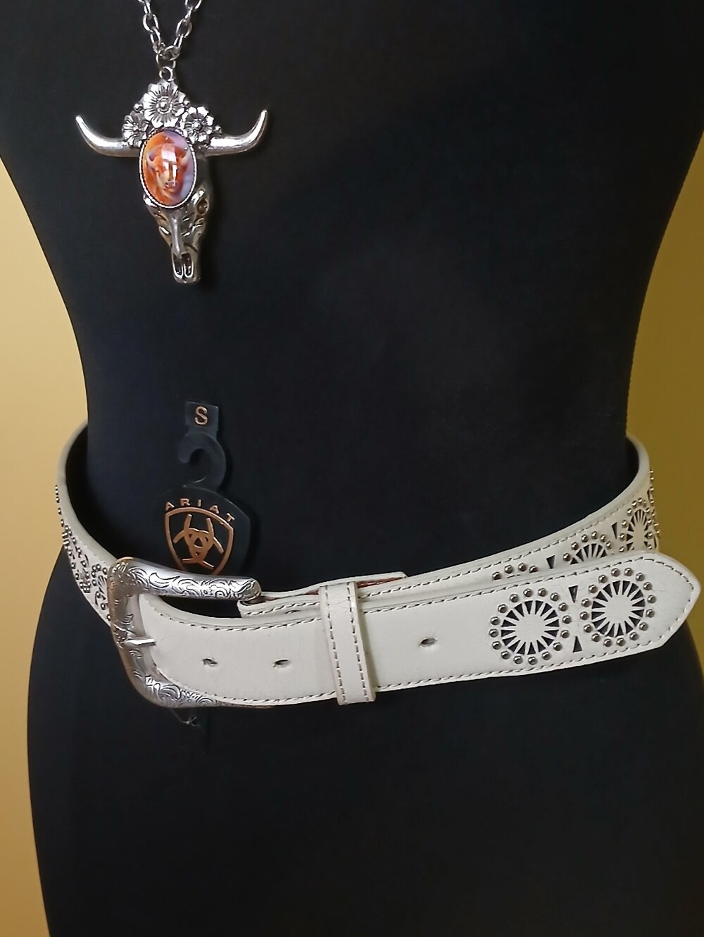 Ariat Cream Laser-Cut Western Belt with Engraved Silver Buckle